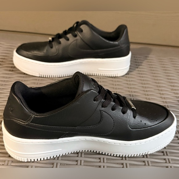Women’s Nike Air Force 1 Sage Low Athletic Sneakers Shoes Black White US Size 8 - Picture 7 of 9